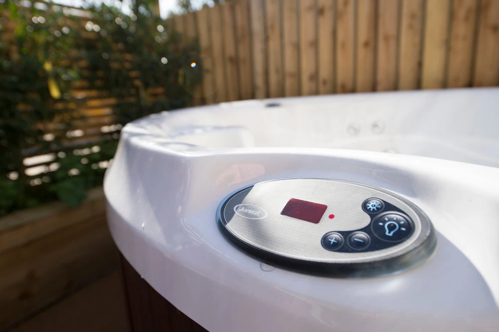 Jacuzzi® J210™ - 4 Person Hot Tub 8 Jacuzzi® J210™ - 4 Person Hot Tub - Image 6
