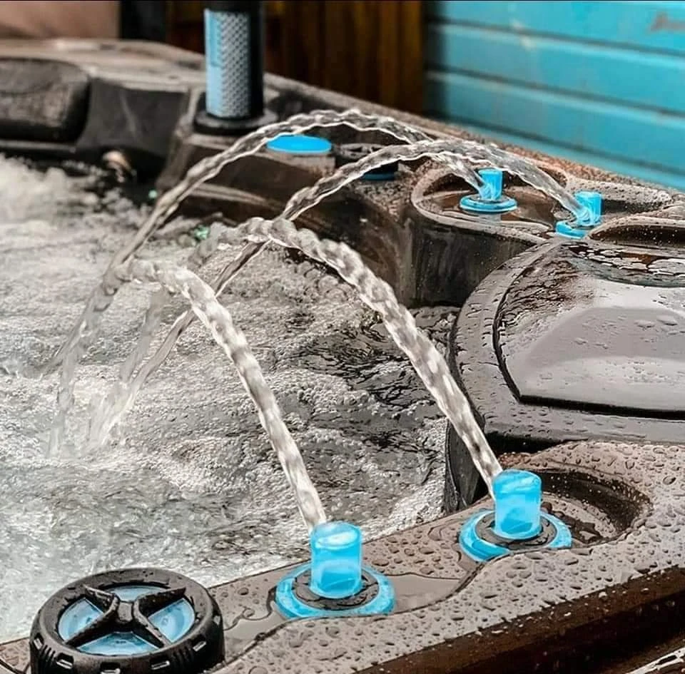 Outdoor Infinity - 6 Person Hot Tub With 1 Lounger 18 Outdoor Infinity - 6 Person Hot Tub With 1 Lounger - Image 16