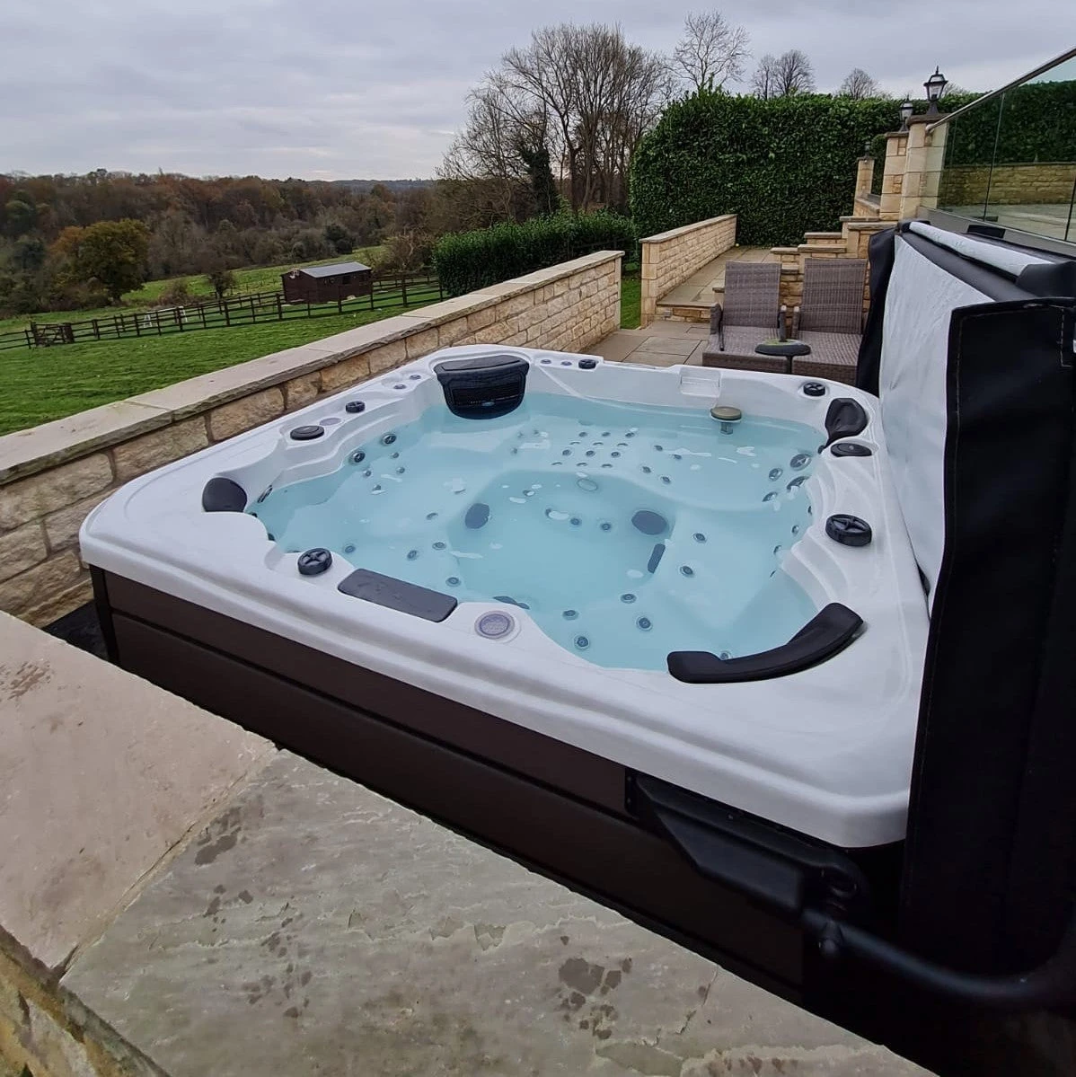 Outdoor Infinity - 6 Person Hot Tub With 1 Lounger 21 Outdoor Infinity - 6 Person Hot Tub With 1 Lounger - Image 19