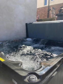 Jacuzzi® J235™ / J235IP™ - 6 Person Hot Tub With 1 Lounger -Hot Tubs Sale J235IP4