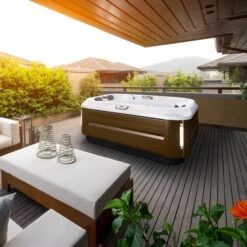 Jacuzzi® J315IP™ - 3 Person Hot Tub With 1 Lounger -Hot Tubs Sale J315 lifestyle image2020