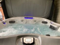 Jacuzzi® J435IP™ - 6 Person Hot Tub With 1 Lounger -Hot Tubs Sale J435platinum