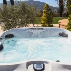 Jacuzzi® J485IP™ - 7 Person Hot Tub -Hot Tubs Sale J485 Lifestyle 1