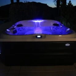Jacuzzi® J485IP™ - 7 Person Hot Tub -Hot Tubs Sale J485 Lifestyle 4