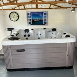 Jacuzzi® J235™ / J235IP™ - 6 Person Hot Tub With 1 Lounger -Hot Tubs Sale Jacuzzi2353square