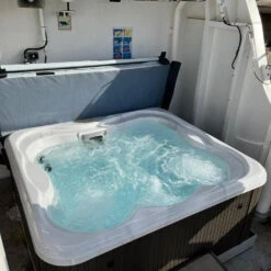 Jacuzzi® Lodge™ M - 4-5 Person Hot Tub -Hot Tubs Sale JacuzziLodgeMHotTub4
