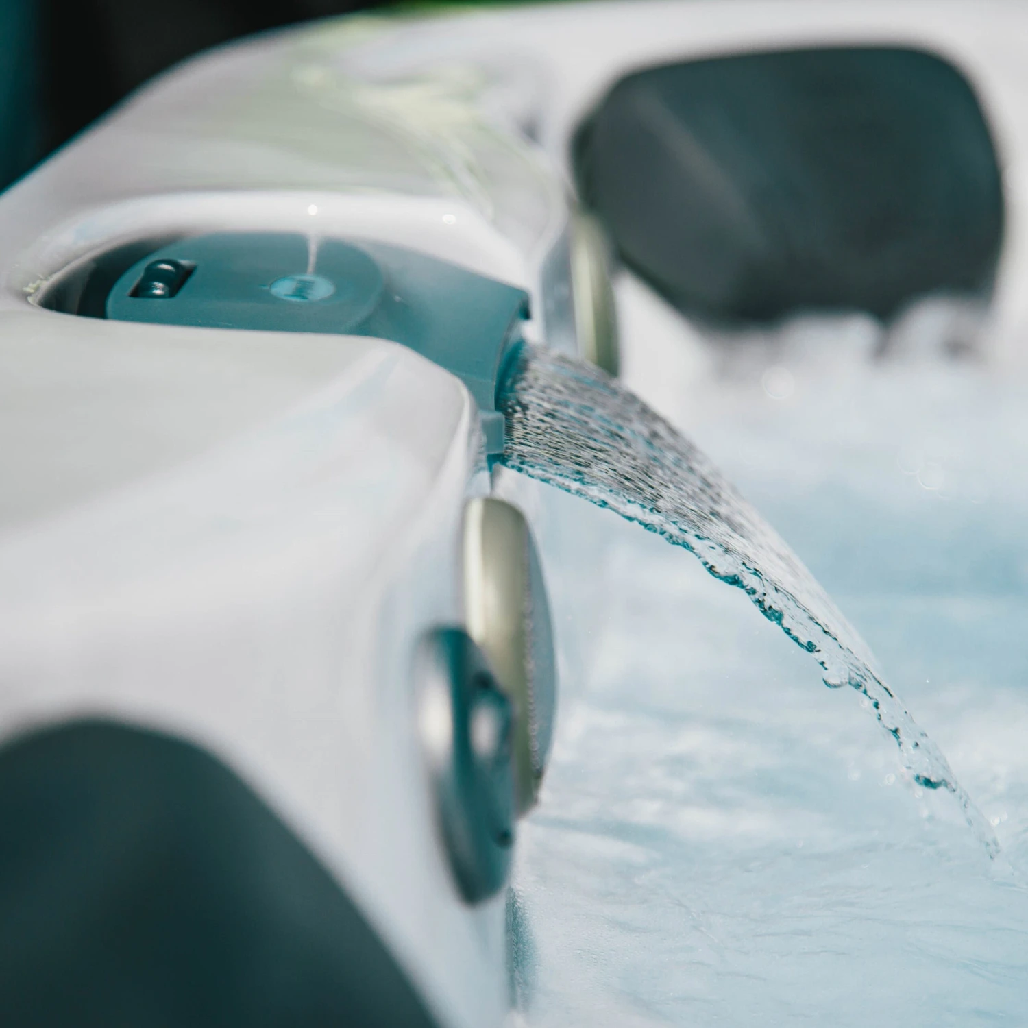 Jacuzzi® J335IP™ - 6 Person Hot Tub With 1 Lounger 20 Jacuzzi® J335IP™ - 6 Person Hot Tub With 1 Lounger - Image 18