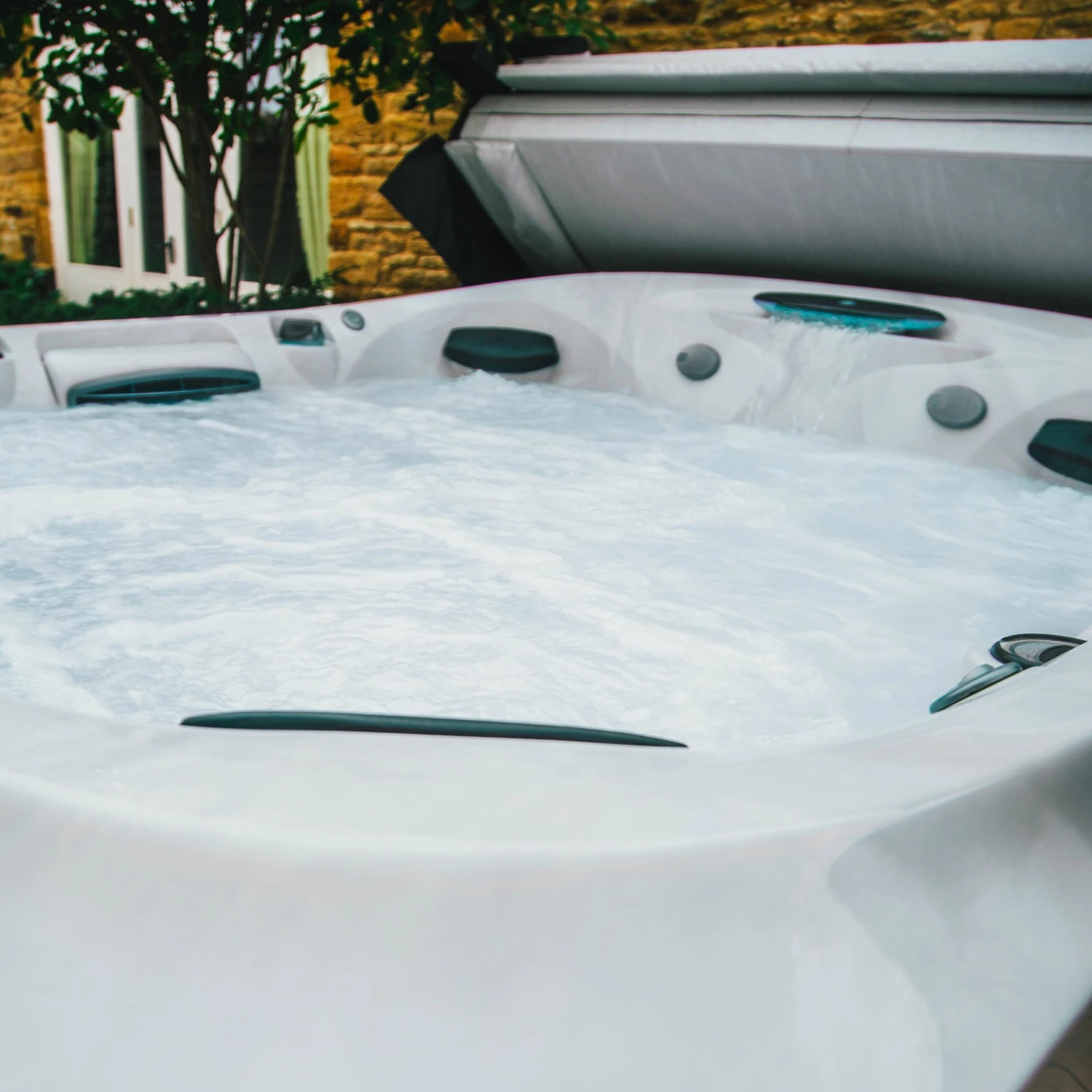 Jacuzzi® J475IP™ - 6 Person Hot Tub With 1 Lounger 13 Jacuzzi® J475IP™ - 6 Person Hot Tub With 1 Lounger - Image 11