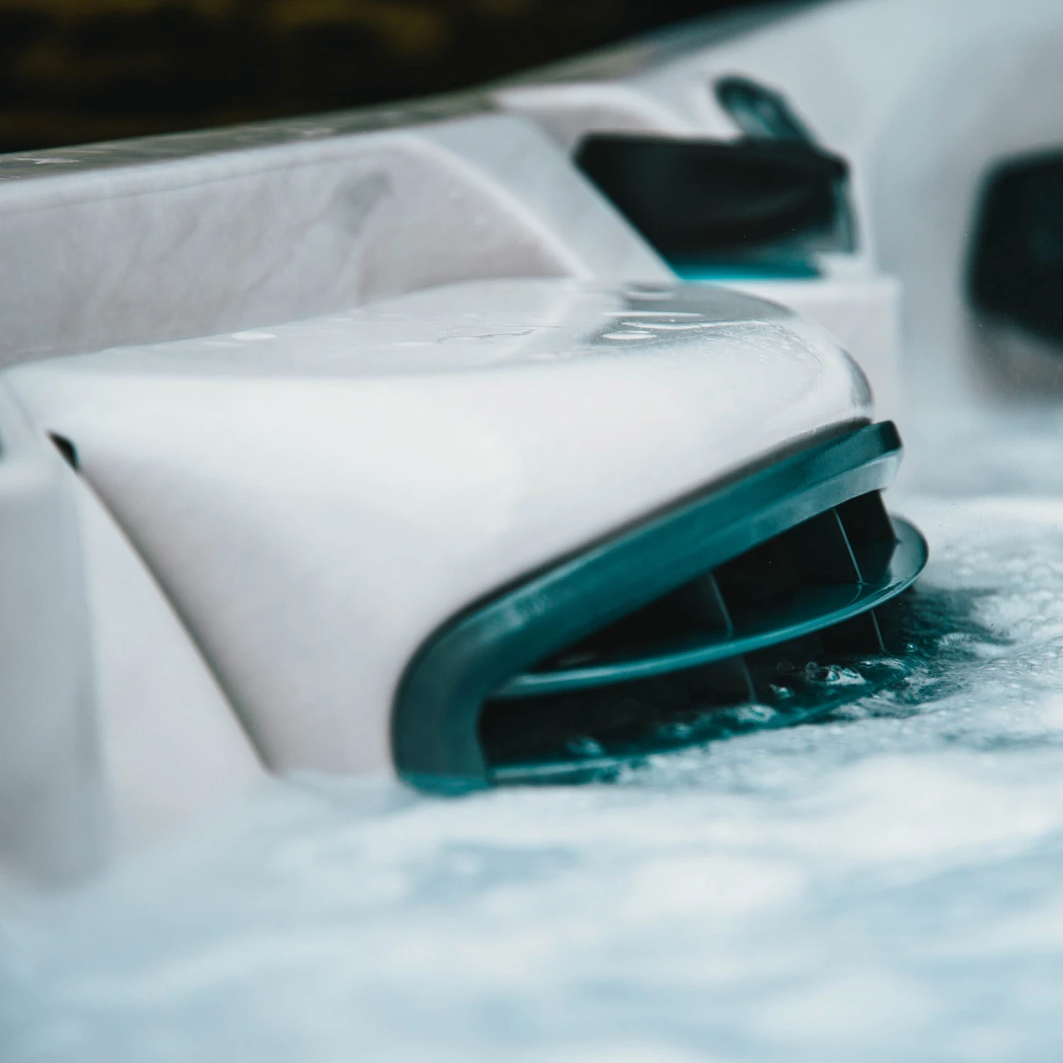 Jacuzzi® J475IP™ - 6 Person Hot Tub With 1 Lounger 16 Jacuzzi® J475IP™ - 6 Person Hot Tub With 1 Lounger - Image 14