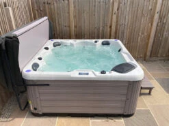 Outdoor Haze - 6 Person Hot Tub With 1 Lounger -Hot Tubs Sale OutdoorHaze