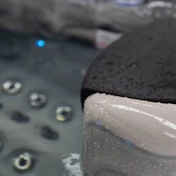 Outdoor Refresh - 6 Person Hot Tub With 1 Lounger -Hot Tubs Sale OutdoorRefreshSquare 9