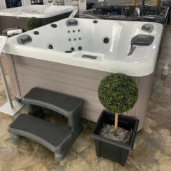 Outdoor Sun - 5 Person Hot Tub With 1 Lounger -Hot Tubs Sale OutdoorSunHotTub