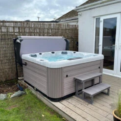 Outdoor Sun - 5 Person Hot Tub With 1 Lounger -Hot Tubs Sale OutdoorSunPLATGREY Customer Bank2Square