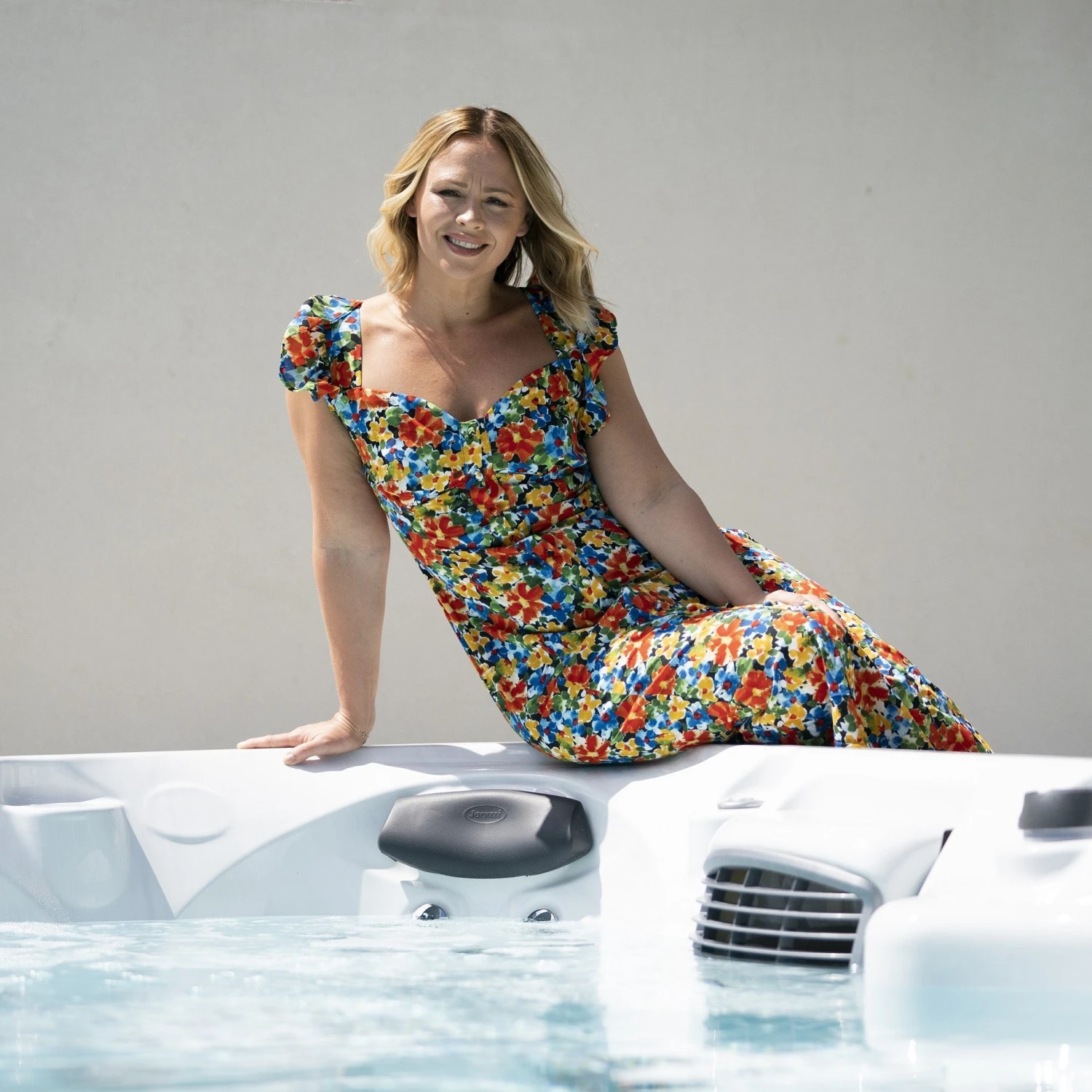 Jacuzzi® J335IP™ - 6 Person Hot Tub With 1 Lounger 12 Jacuzzi® J335IP™ - 6 Person Hot Tub With 1 Lounger - Image 10